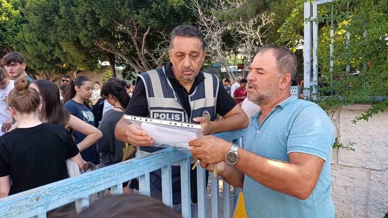 Manavgat’ta LGS heyecanı: Veliler dua etti, öğrenciler ter döktü