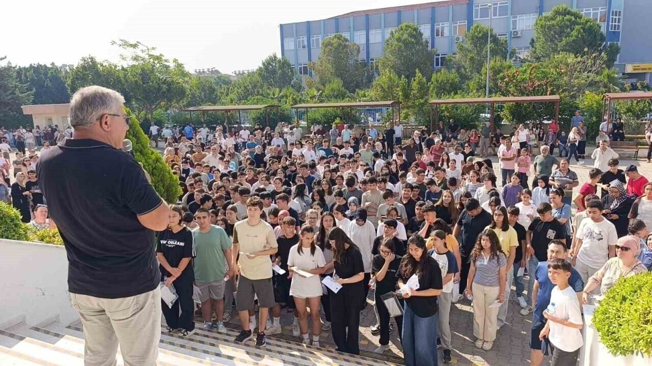 Manavgat’ta LGS heyecanı: Veliler dua etti, öğrenciler ter döktü