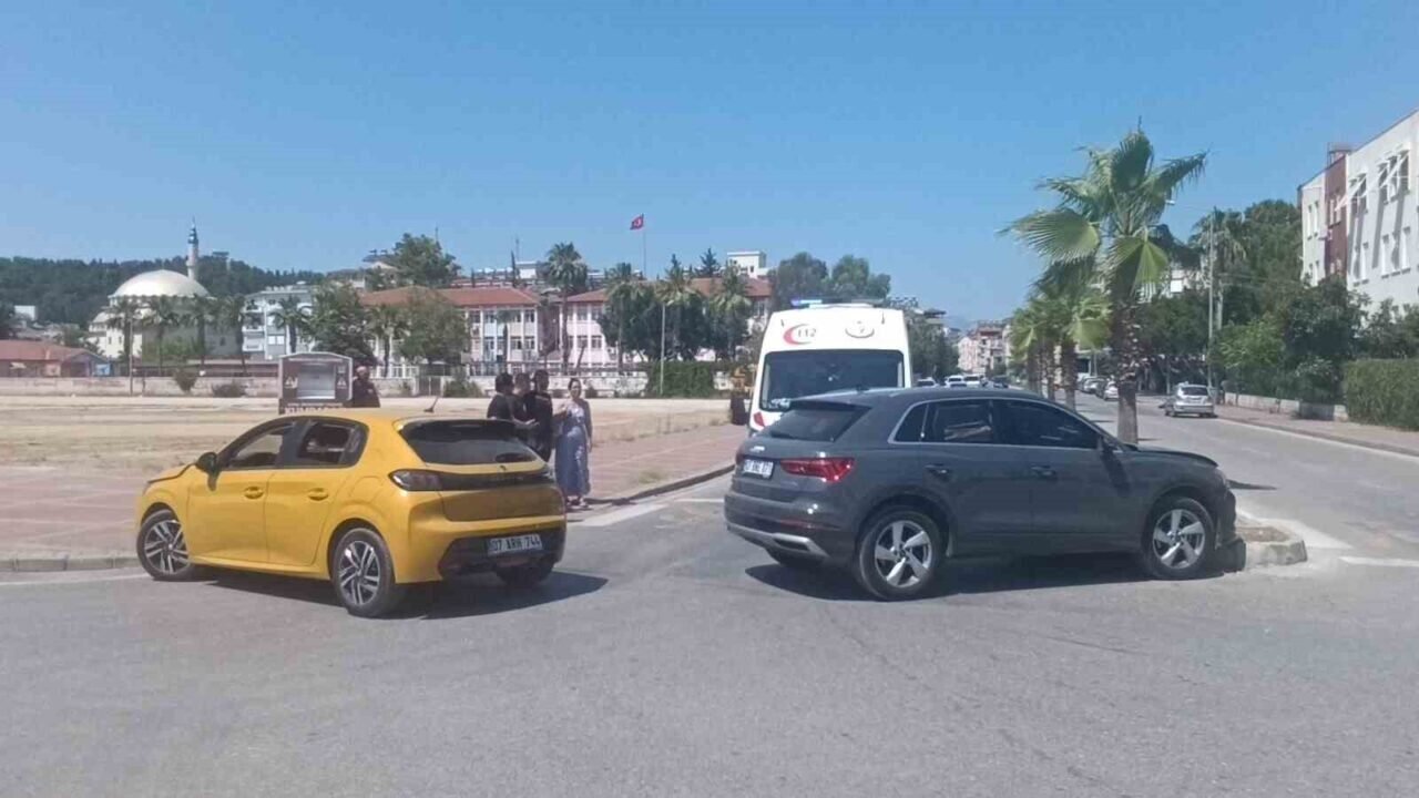 Manavgat’ta otomobiller çarpıştı: 2 yaralı Manavgat’ta otomobiller çarpıştı: 2 yaralı