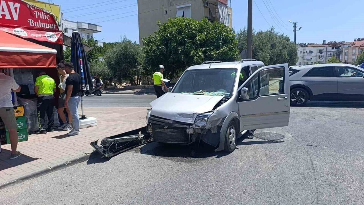 Manavgat’ta ticari araç ile otomobil çarpıştı: 1 yaralı