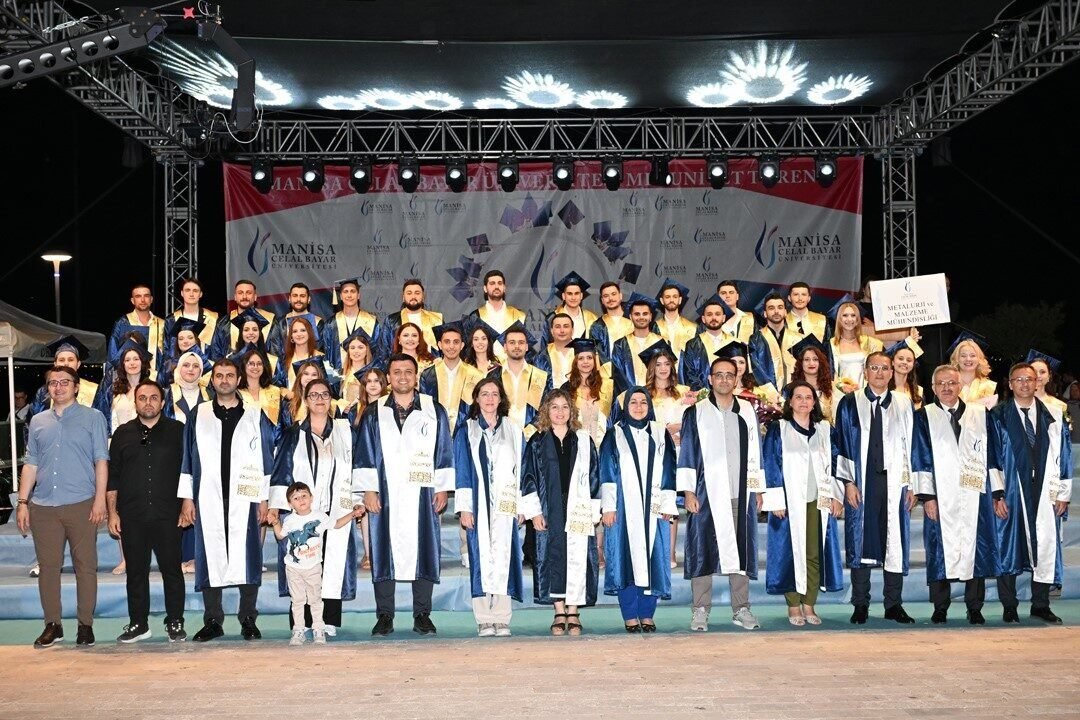 Manisa Celal Bayar Üniversitesi 824 mühendis mezun etti