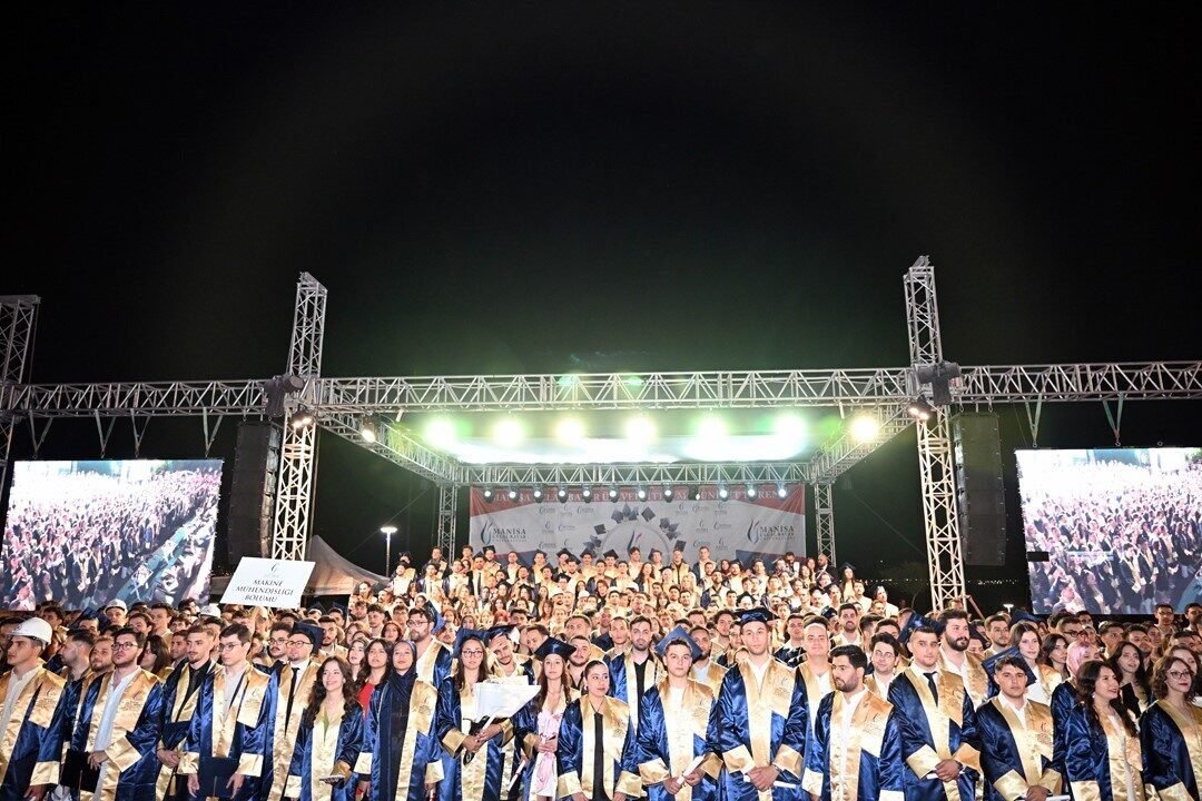 Manisa Celal Bayar Üniversitesi 824 mühendis mezun etti