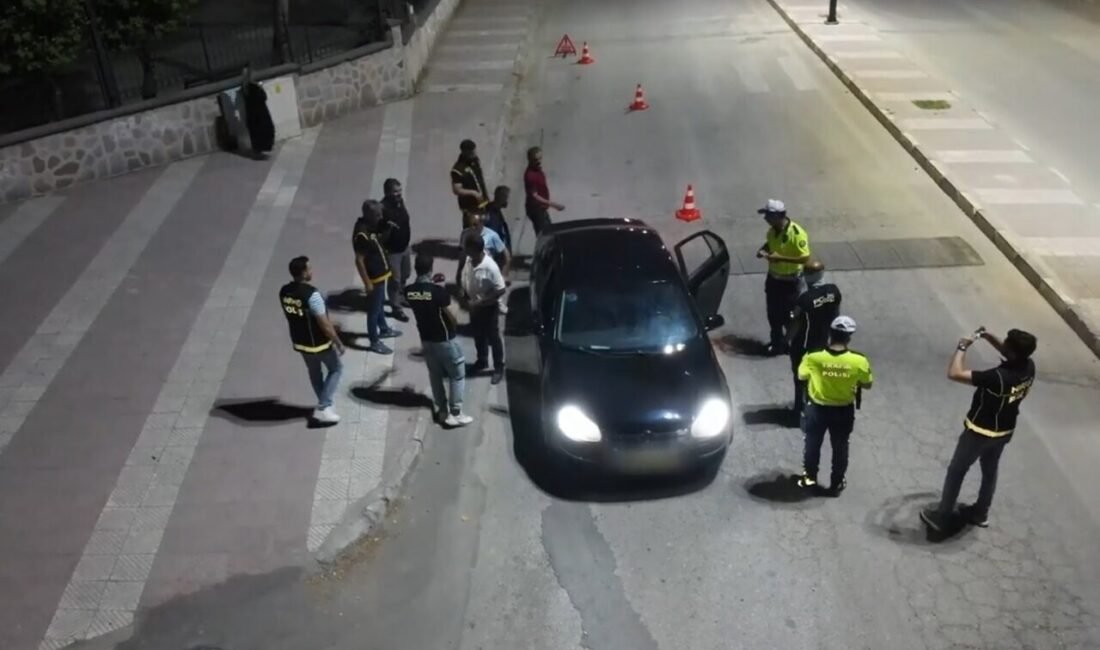 Manisa’da ’Narko-Alan’ uygulaması Manisa İl Emniyet Müdürlüğü Narkotik Suçlarla Mücadele Şube Müdürlüğü ekipleri