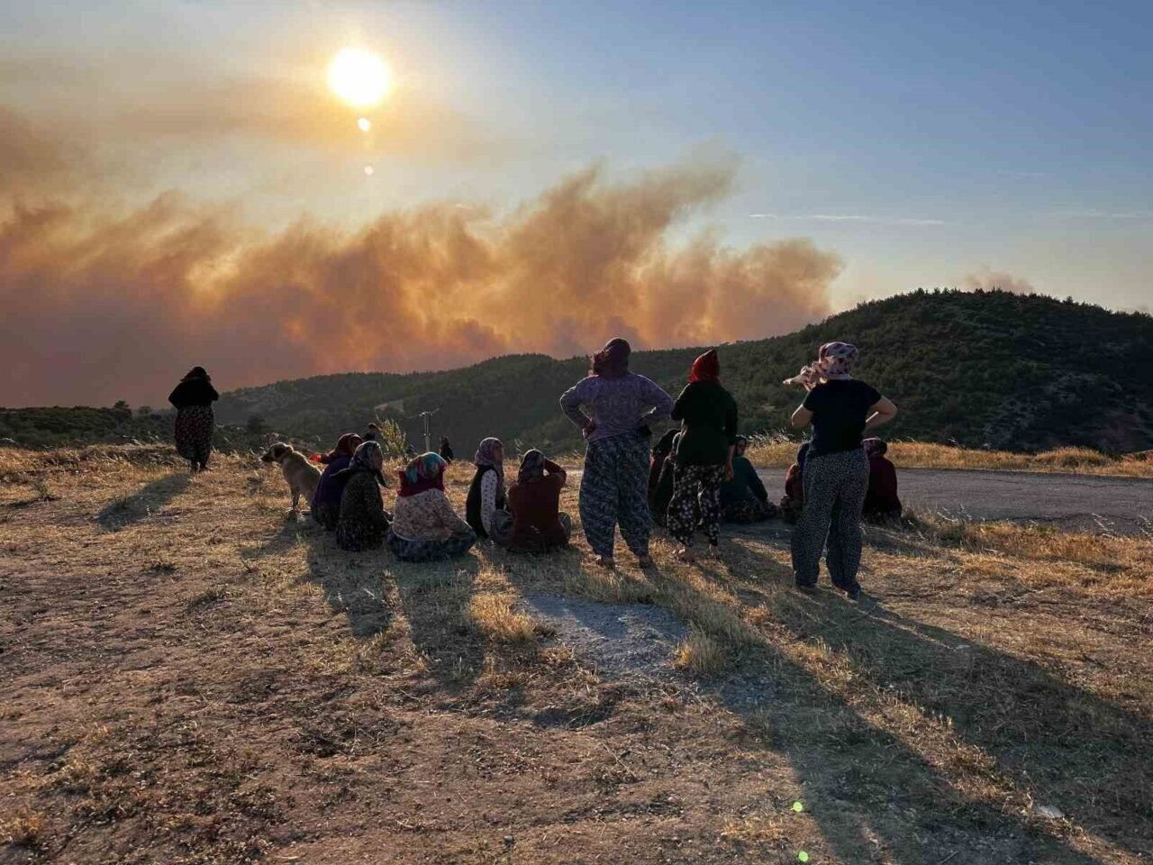 Manisa’daki orman yangını ikinci gününde devam ediyor Manisa’daki orman yangını ikinci gününde devam ediyor