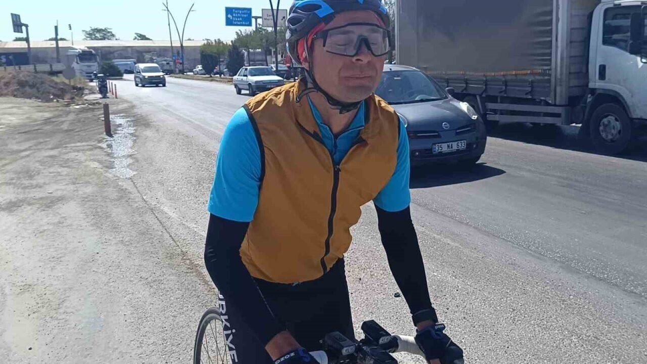 Manisalı Bisikletçi Ferdi Zeyrek için pedal çevirdi