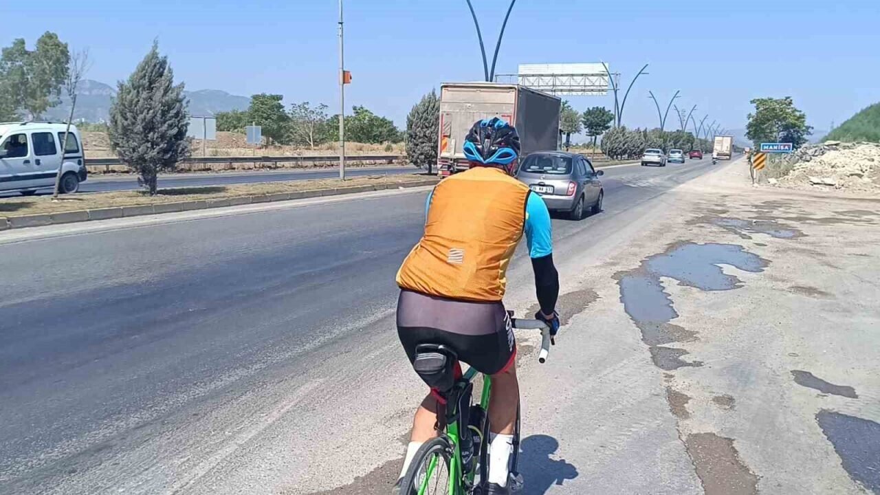 Manisalı Bisikletçi Ferdi Zeyrek için pedal çevirdi