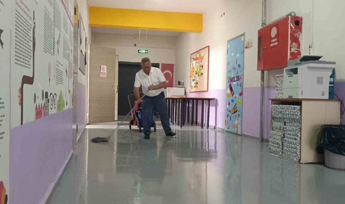 Manisa’nın Yunusemre ilçesinde Bilim ve Sanat Merkezi’nde hizmetli personel olarak