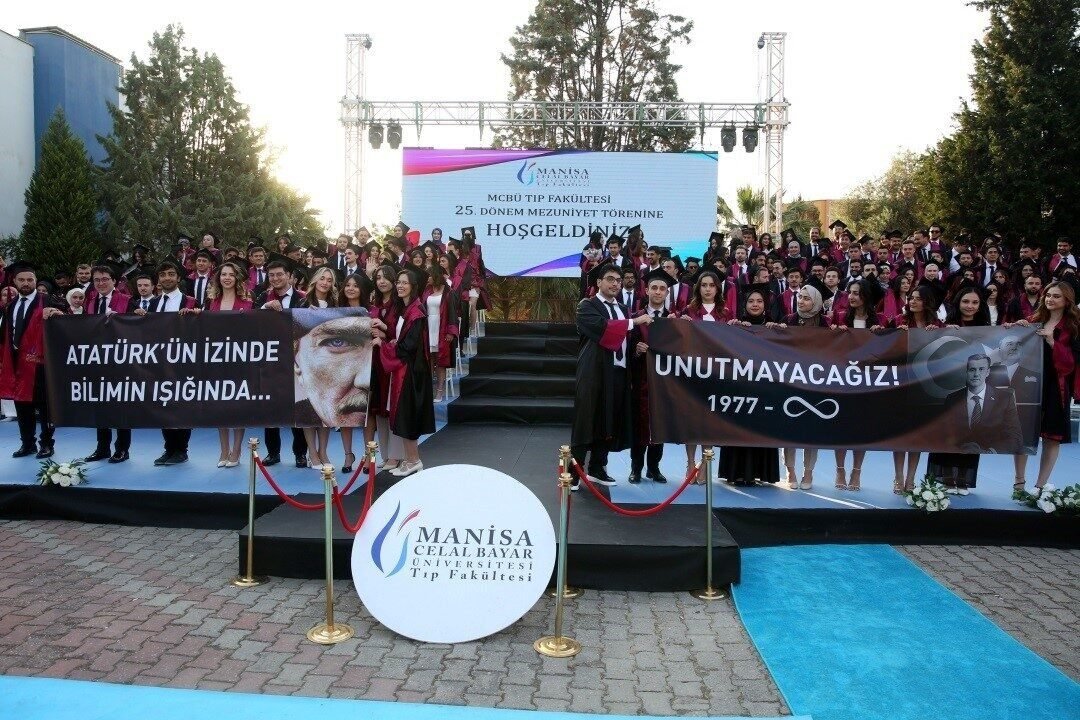 MCBÜ Tıp Fakülteli genç hekimler sağlık ordusuna katıldı
