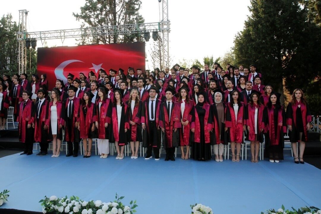 MCBÜ Tıp Fakülteli genç hekimler sağlık ordusuna katıldı