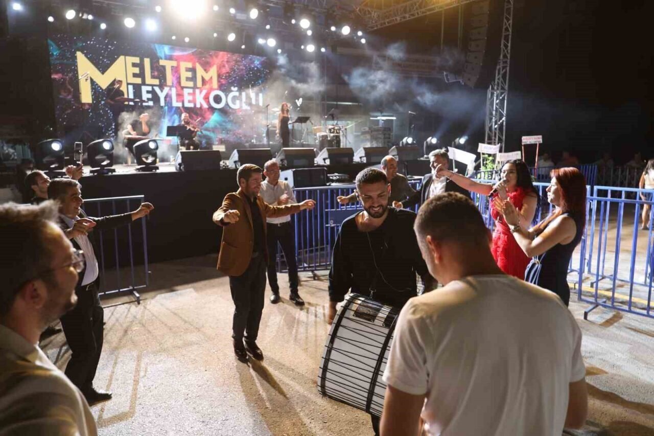 Meltem Leylekoğlu, Tavas’ta hayranlarıyla buluştu