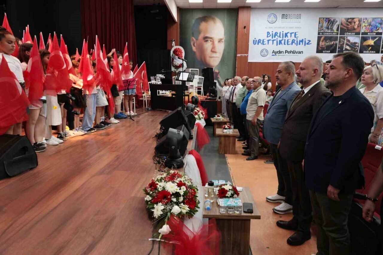 Menemen’de, kültür sanat kursları yıl sonu sergisi