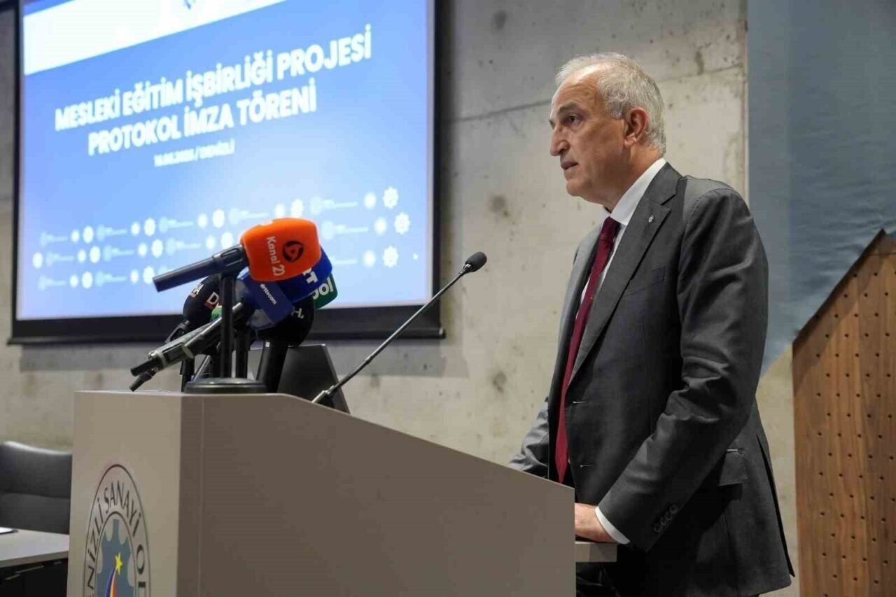 Mesleki eğitim protokolüne imza atan Denizli Sanayi Odası, Ege’de bir ilki gerçekleştirdi