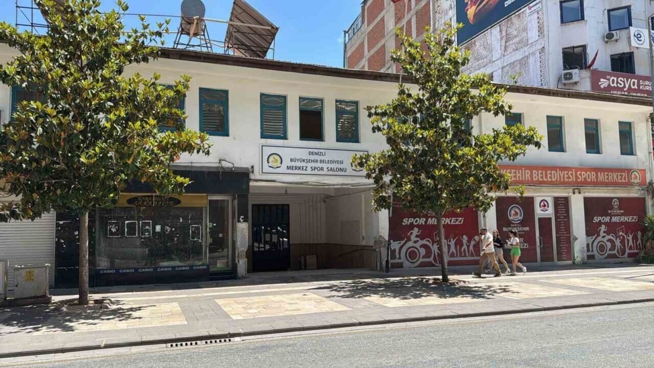Mimarlardan büyükşehre tepki; "Denizli’ye sormadan 69 yıllık tarihi yok ettiniz"