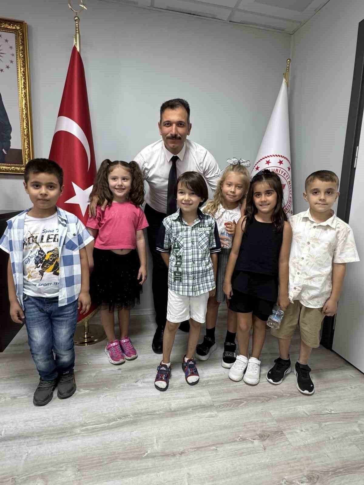 Minik çiftçiler ilk hasatlarını yaptı Minik çiftçiler ilk hasatlarını yaptı
