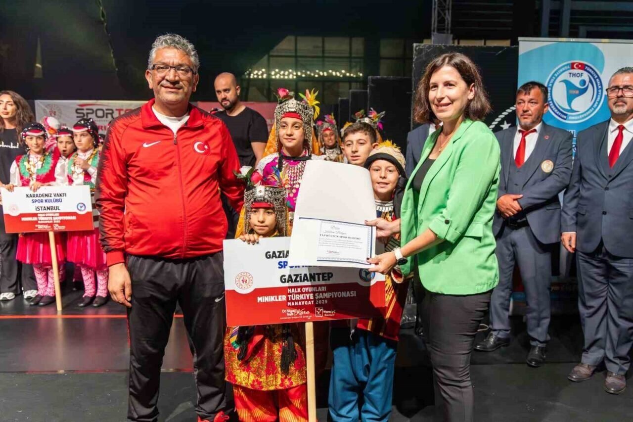 Minikler Türkiye Halk Oyunları Şampiyonası Manavgat’ta coşkuyla sona erdi