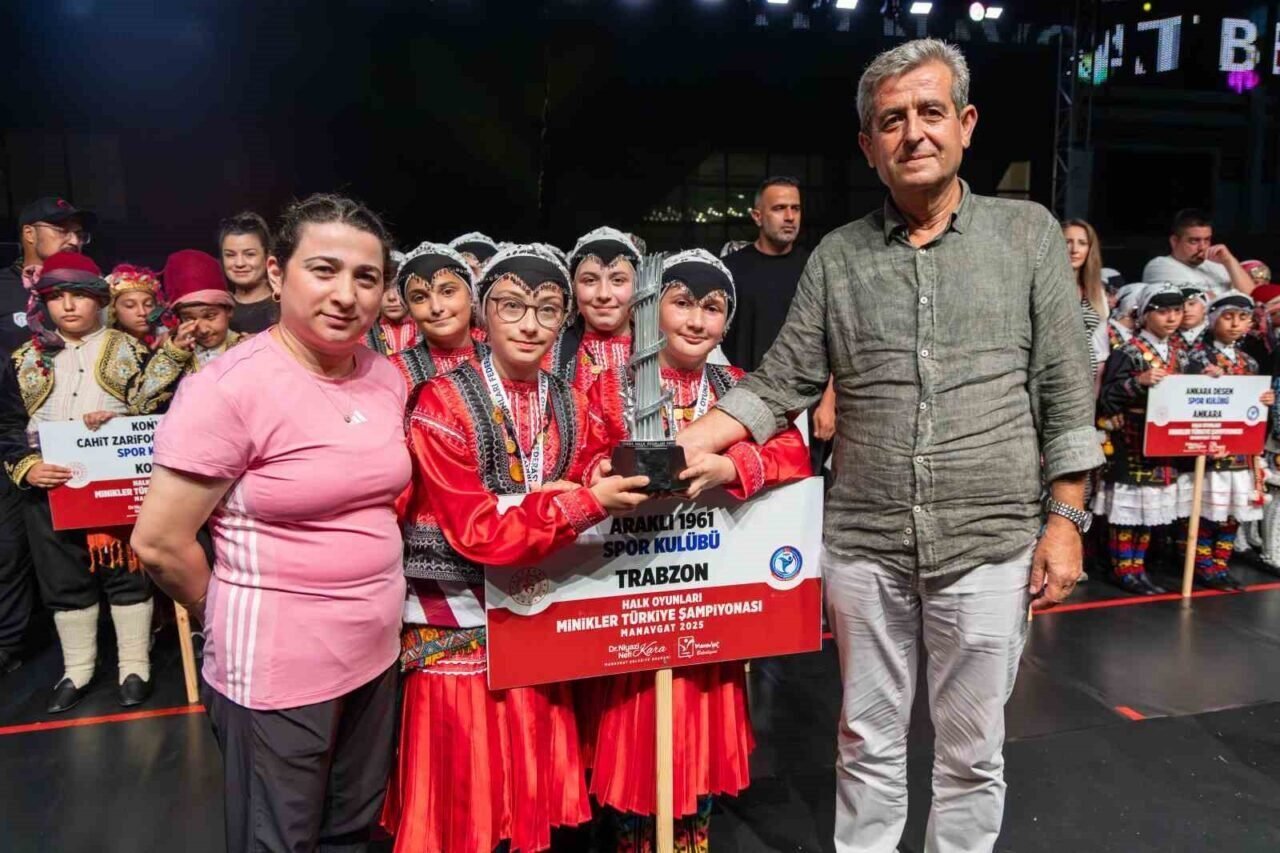 Minikler Türkiye Halk Oyunları Şampiyonası Manavgat’ta coşkuyla sona erdi