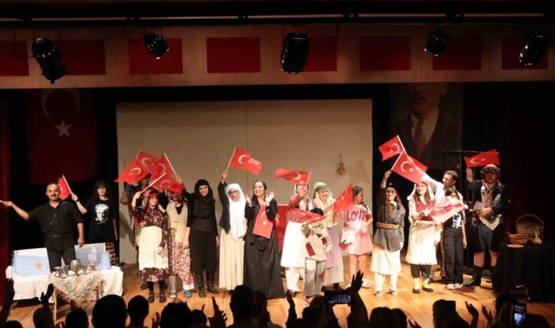 Nazilli Belediyesi’nin katkılarıyla sahnelenen “Abide-i Aşk: Kuvay-i Milliye Kadınları” adlı