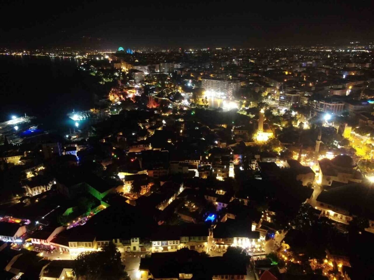 Nüfusu gündüz 82, gece 10 bin