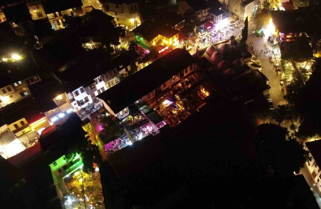 Nüfusu gündüz 82, gece 10 bin