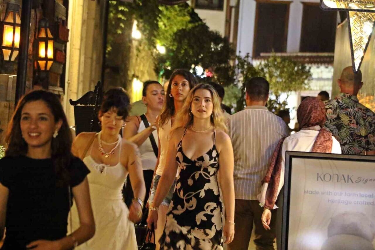 Nüfusu gündüz 82, gece 10 bin