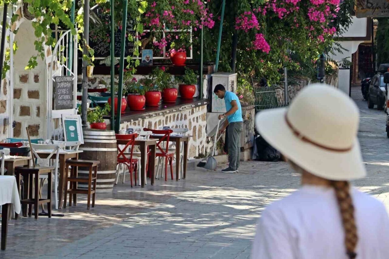 Nüfusu gündüz 82, gece 10 bin