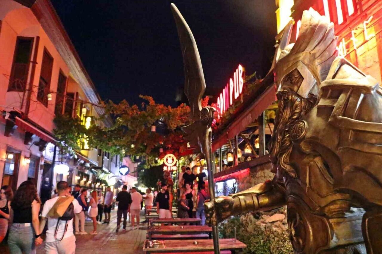 Nüfusu gündüz 82, gece 10 bin