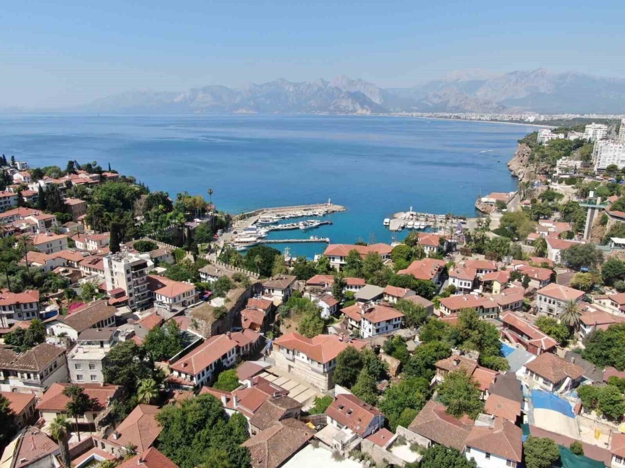 Nüfusu gündüz 82, gece 10 bin