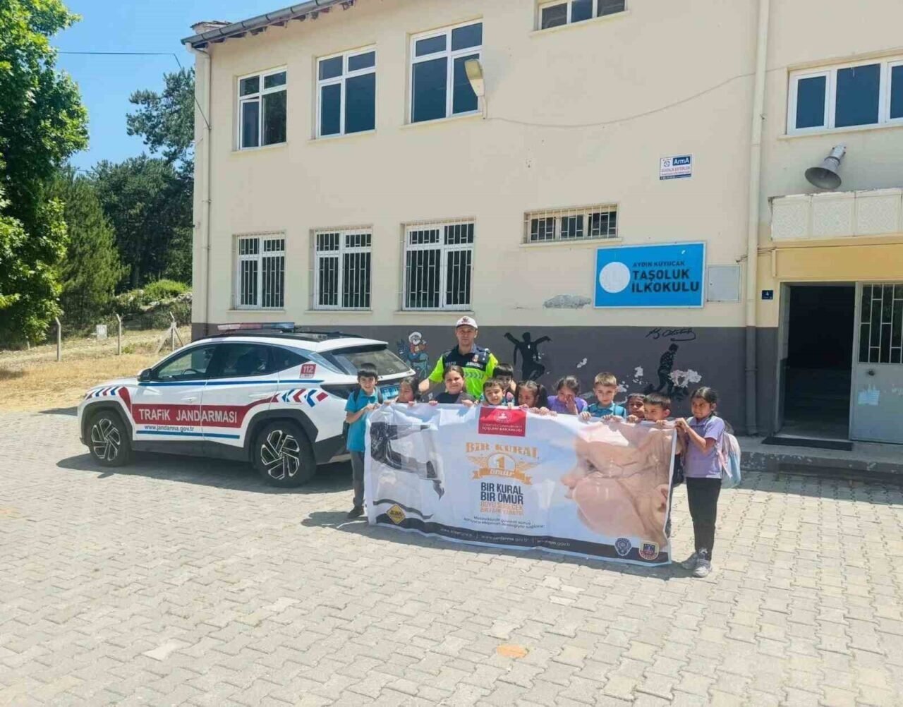 Öğrencilere trafik kuralları anlatıldı Öğrencilere trafik kuralları anlatıldı