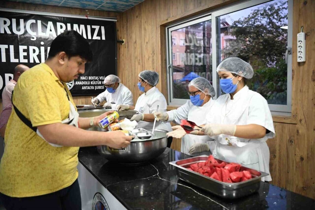 Oruç açma yemeği Başkan Kotan’dan