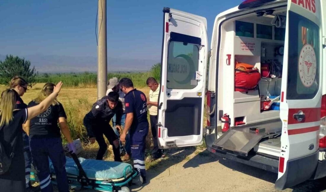 Denizli’de motosiklet ile otomobilin çarpıştığı kazada tarlaya uçan motosiklet sürücüsü