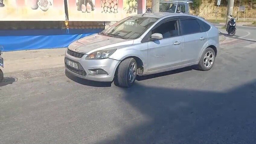Manavgat ilçesinde kavşak sisteminde otomobil ile motosikletin çarpışması sonucu meydana