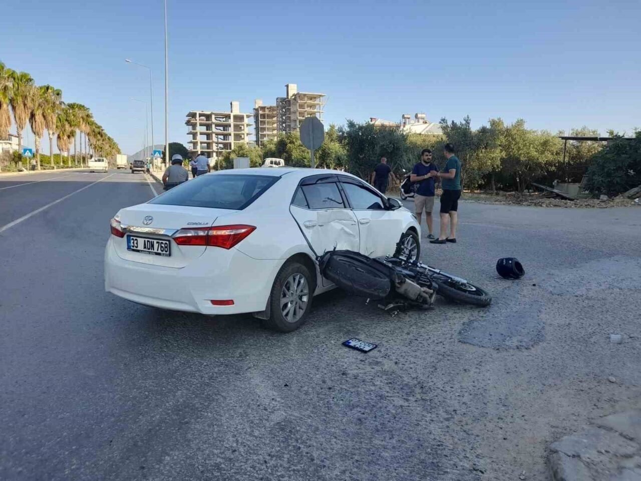 Otomobille çarpışan motosiklet sürücüsü yaralandı Otomobille çarpışan motosiklet sürücüsü yaralandı
