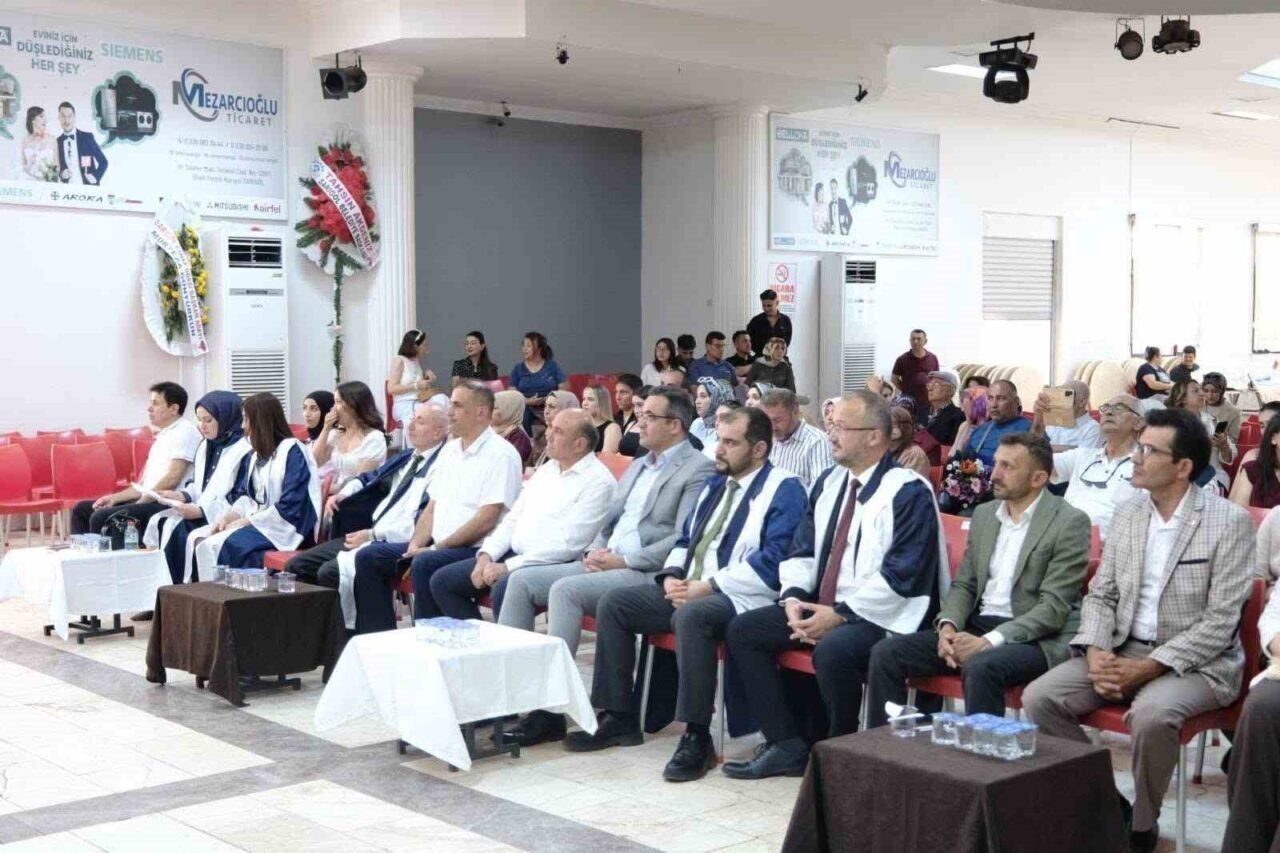Sarıgöl MYO’da mezuniyet coşkusu
