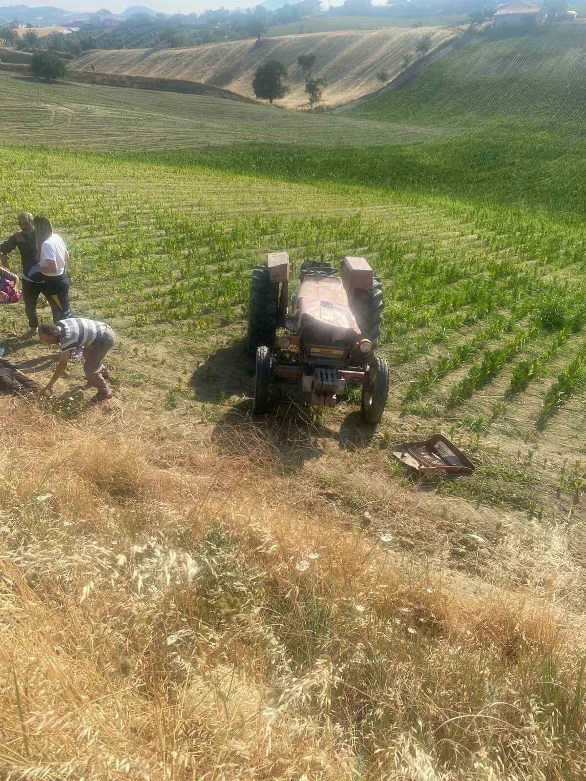 Selendi’de traktör devrildi: 1 ölü