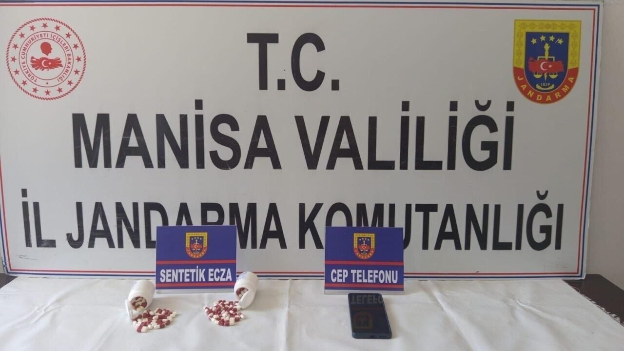 Sentetik ecza haplarıyla yakalandı Sentetik ecza haplarıyla yakalandı