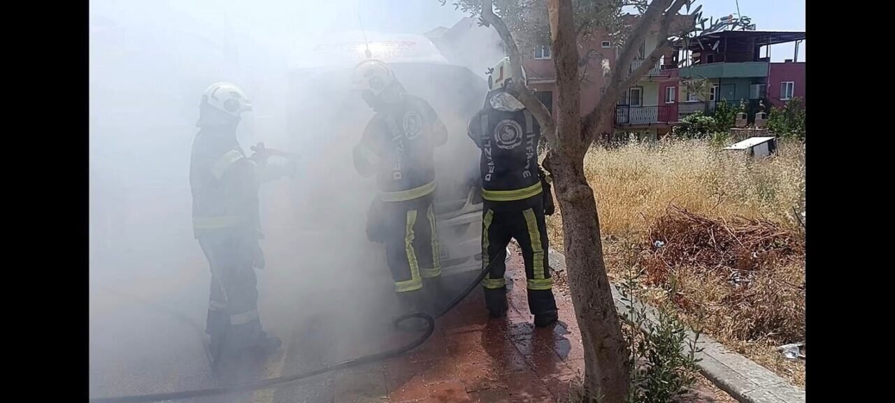 Seyir halindeki işçi servisi bir anda alev aldı