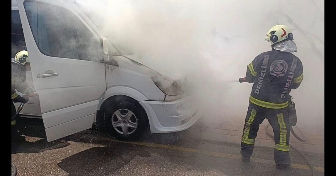 Denizli’de seyir halindeki işçi servisi bir alev aldı. Servisi güvenli