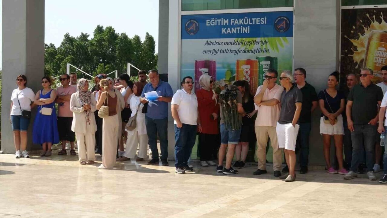 Sınava son saniyede yetişti, binaya velilerin alkışları eşliğinde girdi