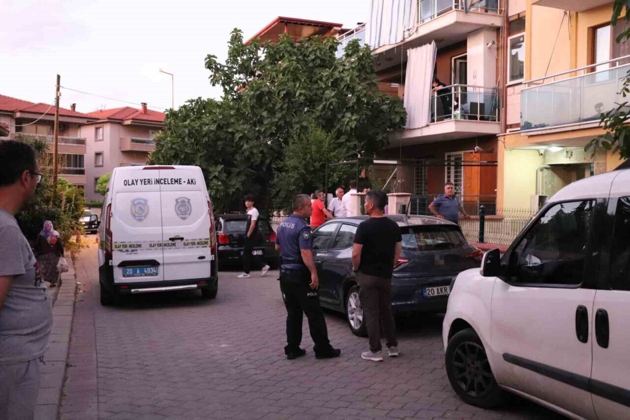Sokakta başlayan tartışma evde cinayetle sonlandı Sokakta başlayan tartışma evde cinayetle sonlandı