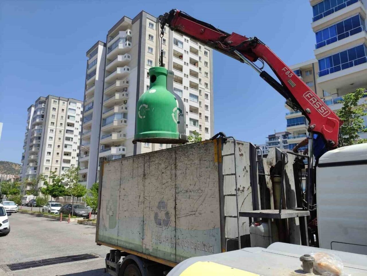 Söke’de 13 ton cam atık geri dönüşüme kazandırıldı Söke’de 13 ton cam atık geri dönüşüme kazandırıldı