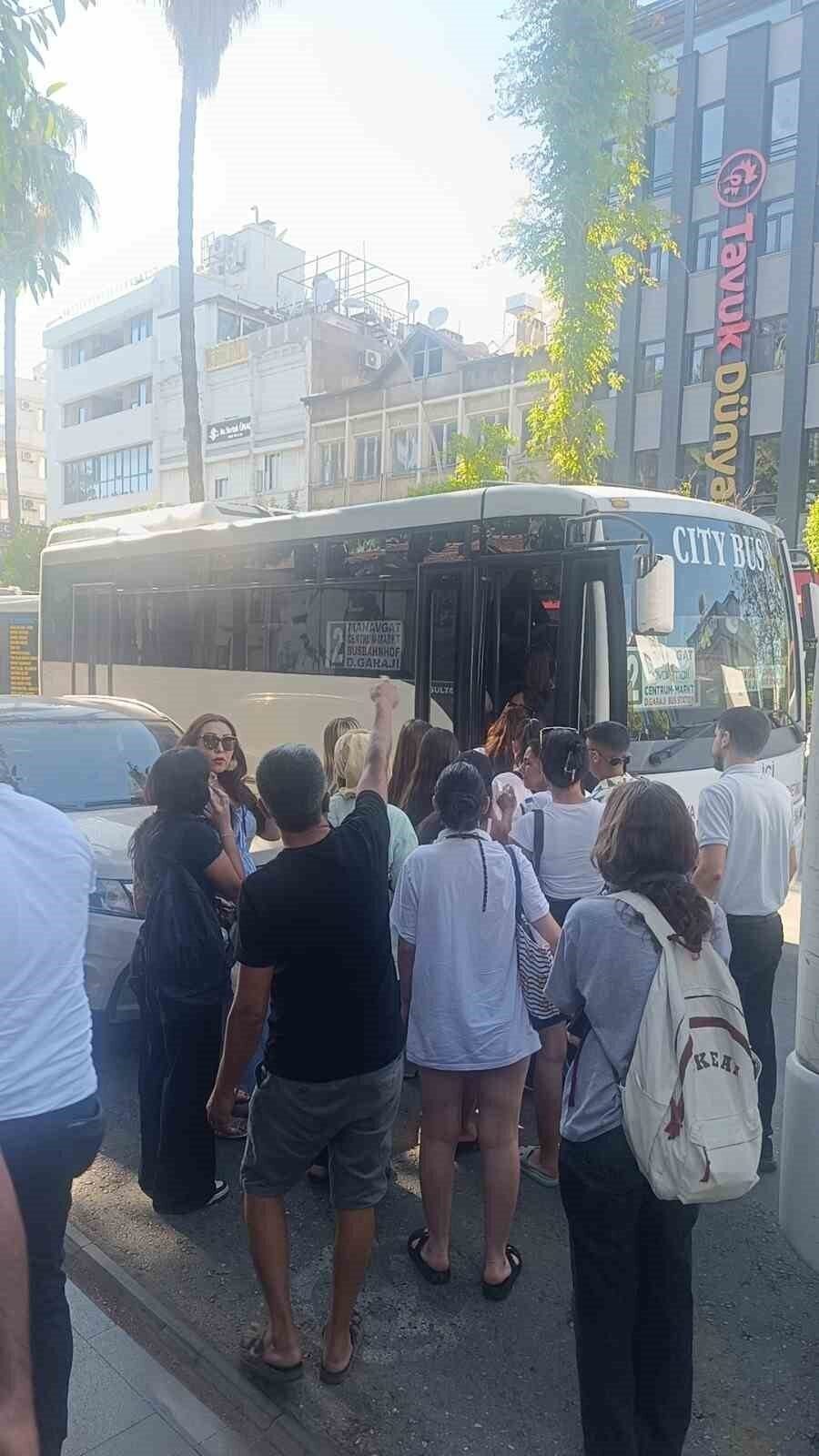 Süresi dolmuş ehliyetle minibüs kullanan sürücüye 3 bin 755 TL ceza