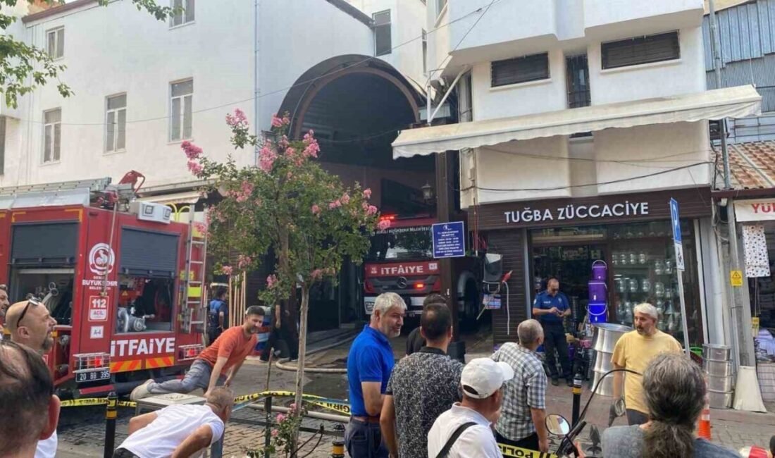 Denizli’de tarihi Kaleiçi Çarşısındaki bir zücaciyede başlayan yangının, çevre işletmelere