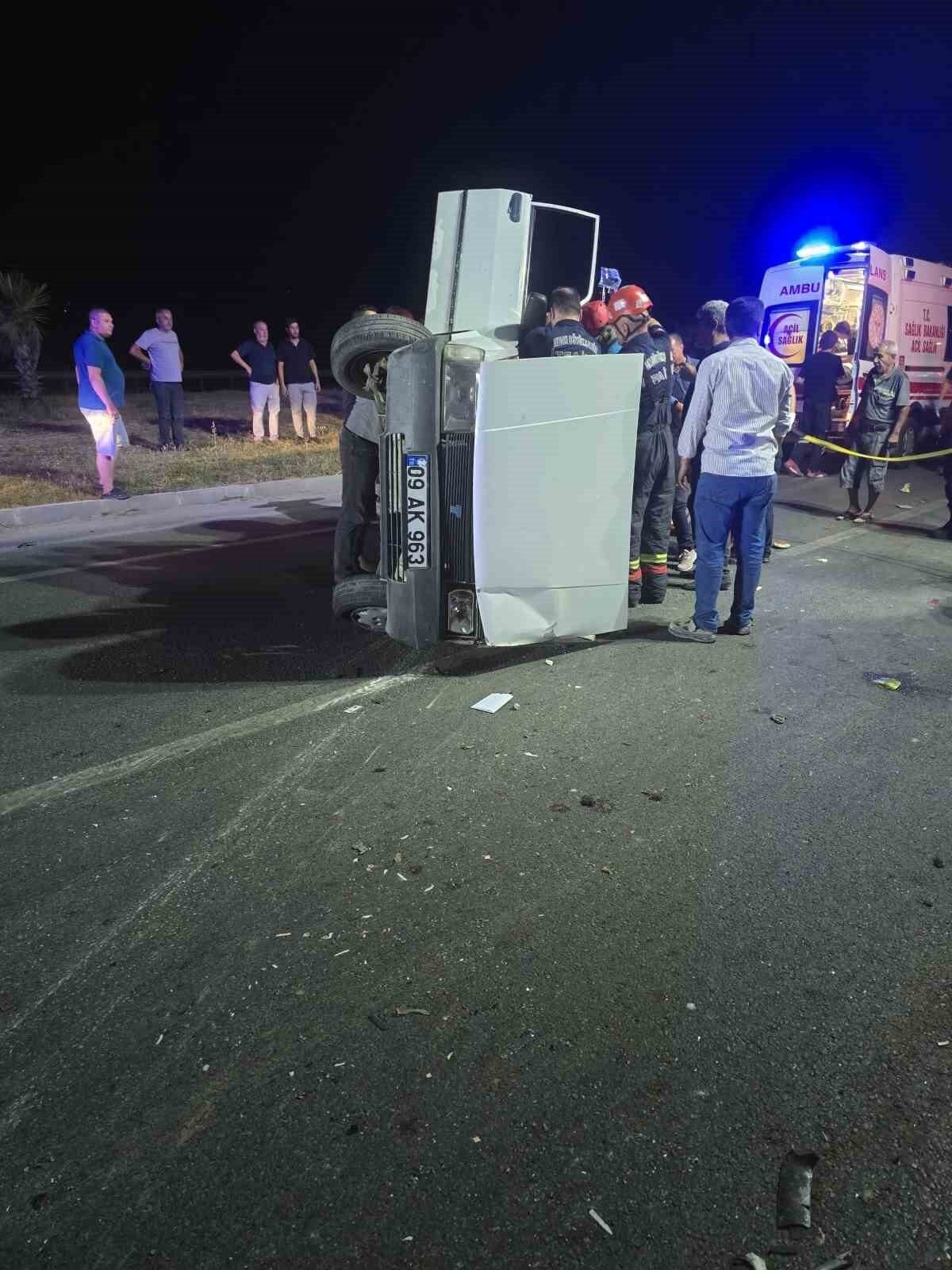 Ticari araç ile çarpışan otomobil yan yattı: 3 yaralı Ticari araç ile çarpışan otomobil yan yattı: 3 yaralı