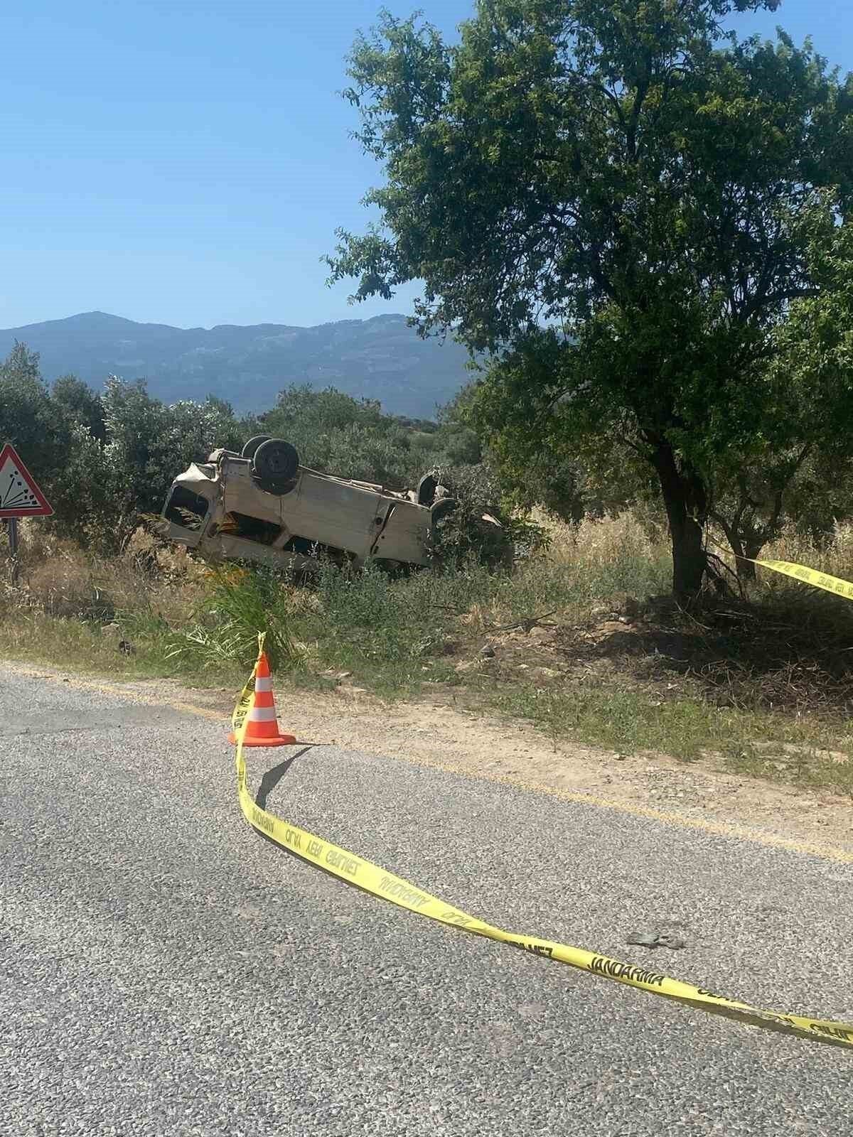 Ticari araç zeytinliğe uçtu: 1 ölü