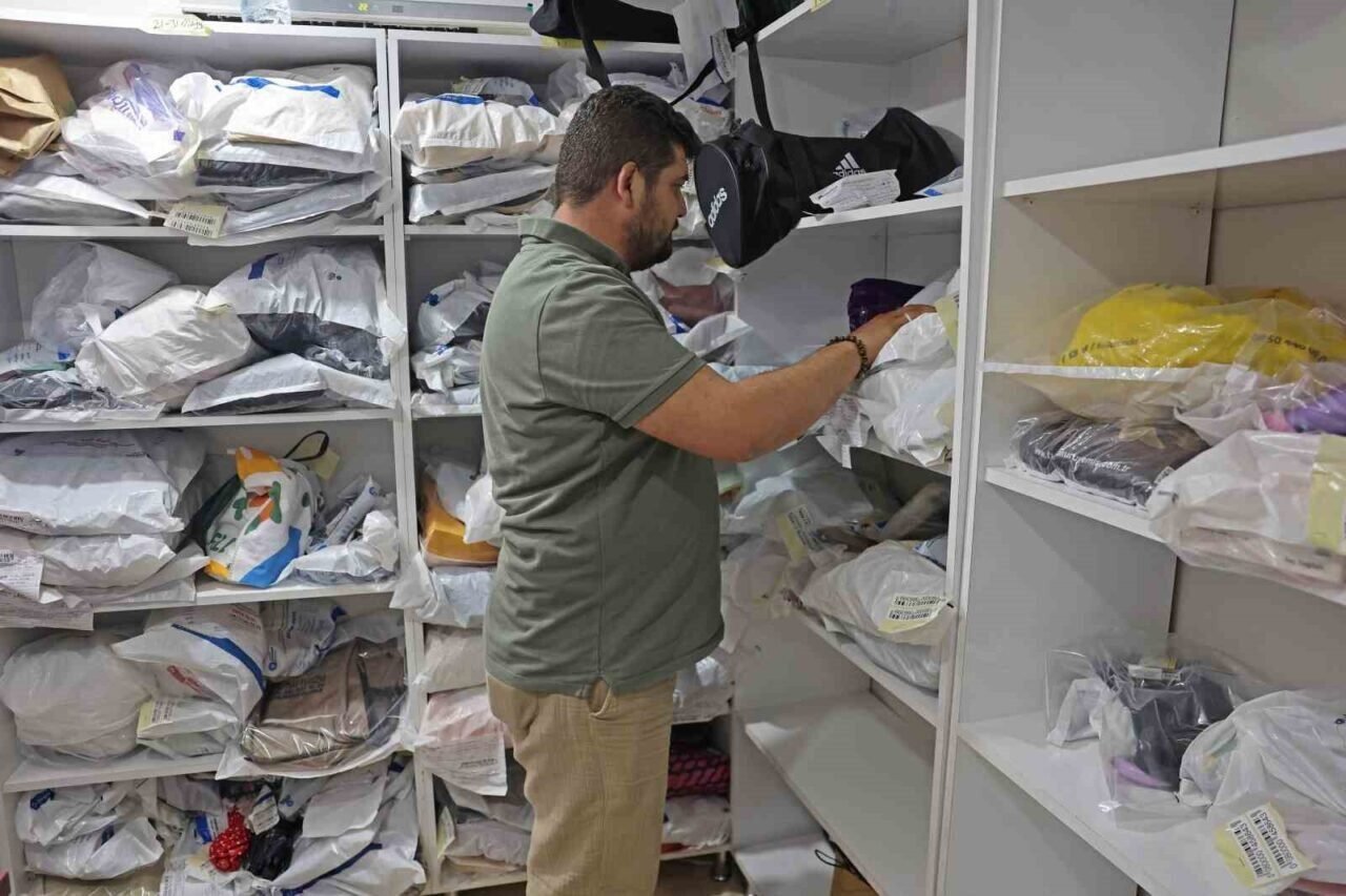 Toplu taşımada unutulan eşyalar sahiplerini bekliyor