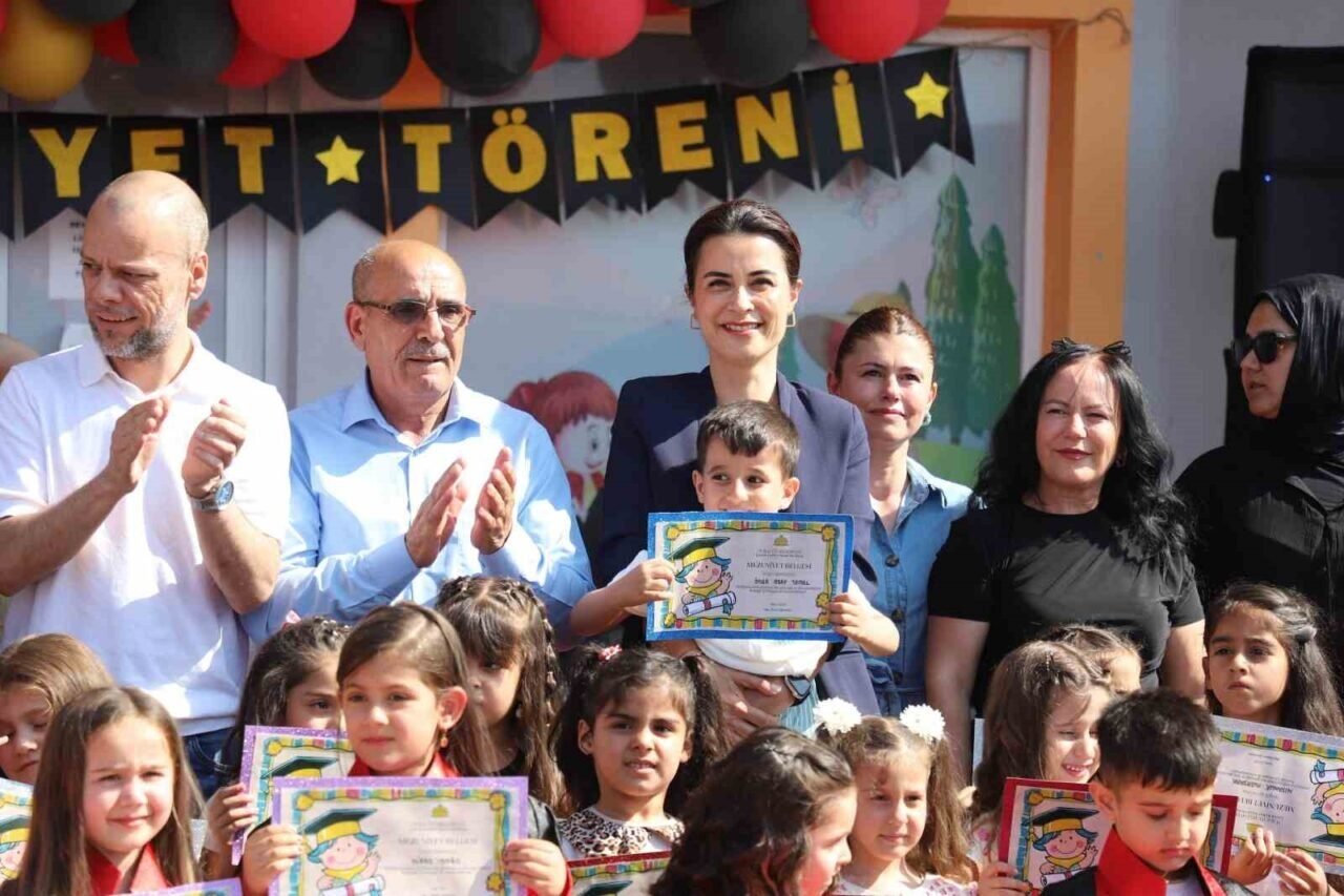 Turgutlu Belediyesi Çocuk Kültür Sanat Merkezinde mezuniyet heyecanı