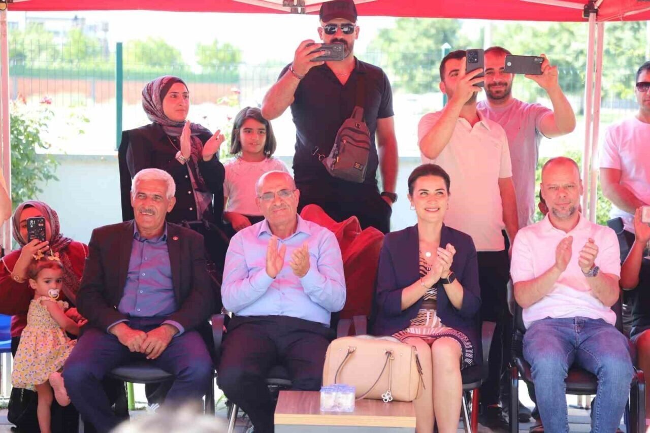 Turgutlu Belediyesi Çocuk Kültür Sanat Merkezinde mezuniyet heyecanı
