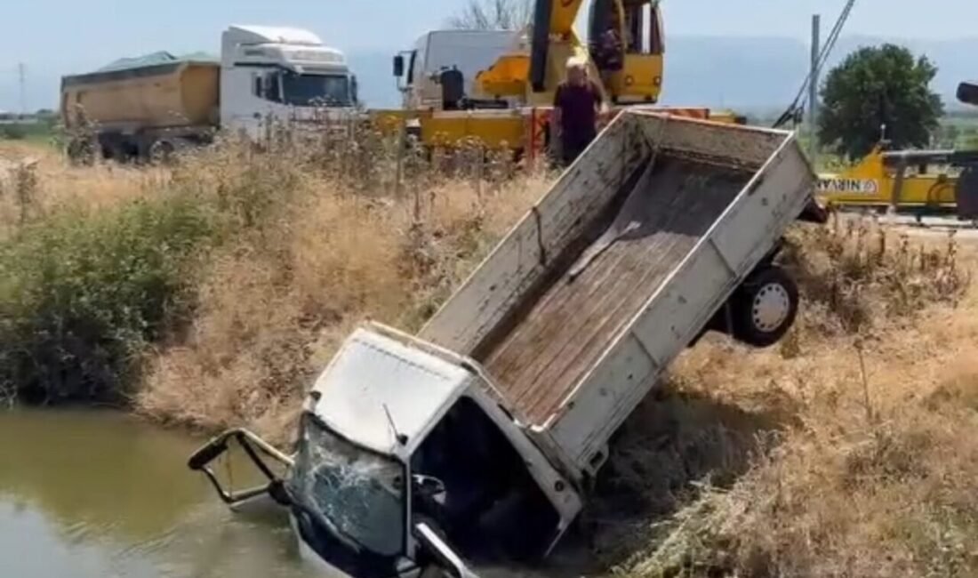 Manisa’nın Turgutlu ilçesinde iki aracın çarpışması sonucu meydana gelen trafik