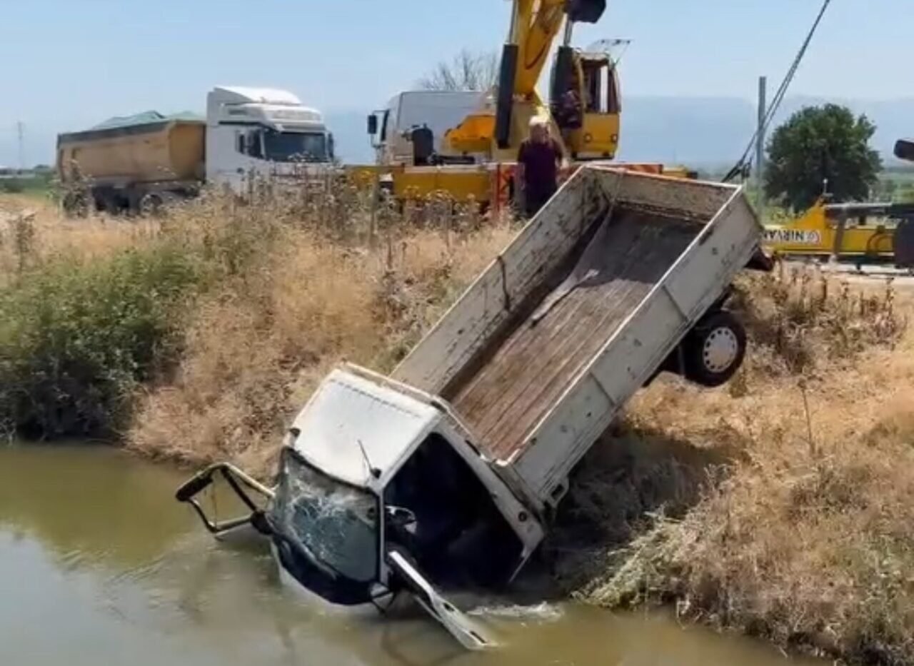 Turgutlu’da trafik kazası: 3 kişi yaralandı Turgutlu’da trafik kazası: 3 kişi yaralandı