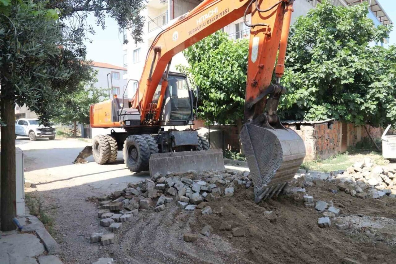 Turgutlu’nun sokakları bir bir yenileniyor
